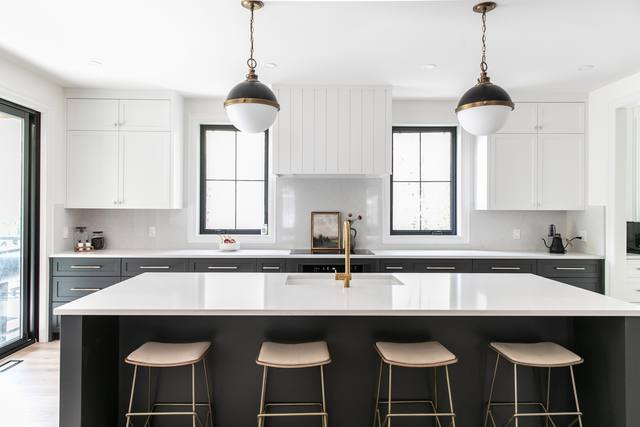 Kitchen island with four-seat counter and pendant lights